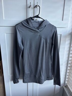 Women’s Under Armour hooded long sleeve “dri fit”